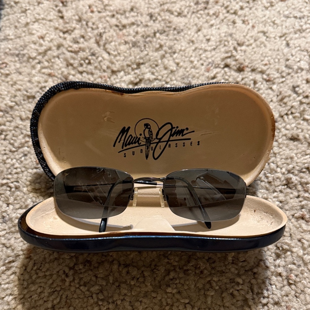 Maui Jim Black Sunglasses with Case